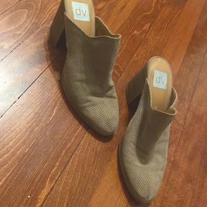 Size 8 with a small scuff on the toe.